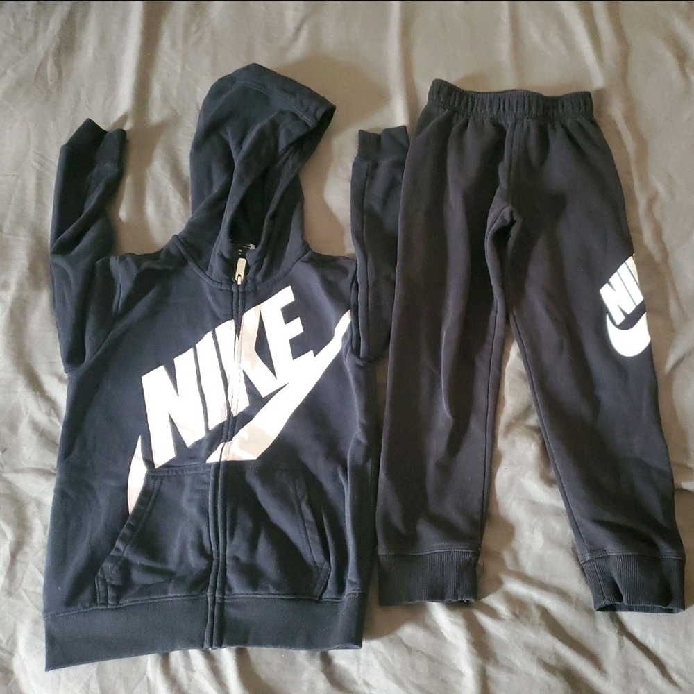 Nike Kids Black Sweatsuit/Tracksuit Set Size 7
